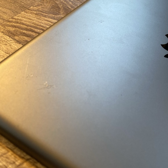 Used IPad 9 Generation with Logi Bluetooth Keyboard - Picture 5 of 6